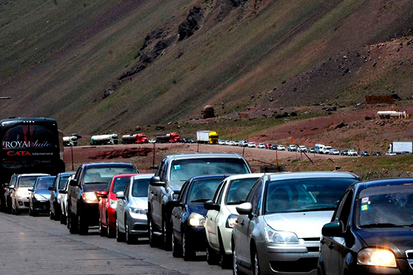 El Transito Entre Chile Y Argentina Tuvo Casi Un Dia Y Medio De Cortes En La Frontera En Este 2016 Chicureo Hoy