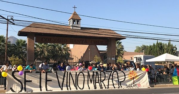 Ahora Inicia huelga legal de trabajadores del Colegio Santa Cruz