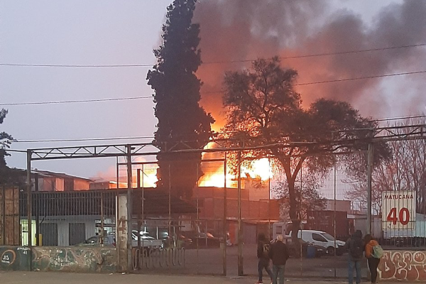 Incendio Afecta A Cite En Santiago Centro 30 Personas Fueron Evacuadas Chicureo Hoy