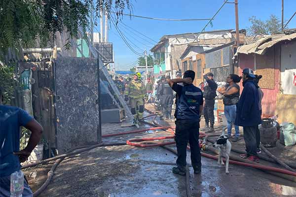 INCENDIO-CAMPAMENTO-RIbERA-SUR-COLINA-FOTO-CHH-3.jpg