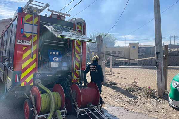 INCENDIO-CAMPAMENTO-RIbERA-SUR-COLINA-FOTO-CHH-4.jpg