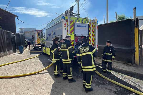 INCENDIO-CAMPAMENTO-RIbERA-SUR-COLINA-FOTO-CHH-5.jpg