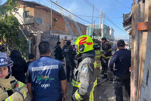 INCENDIO-CAMPAMENTO-RIbERA-SUR-COLINA-FOTO-CHH-6.jpg