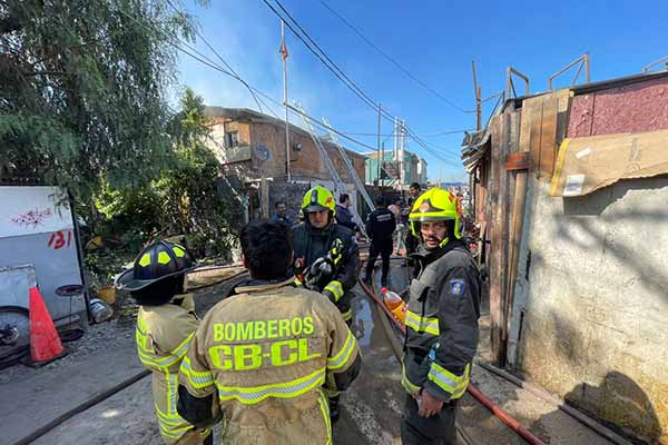 INCENDIO-CAMPAMENTO-RIbERA-SUR-COLINA-FOTO-CHH-7.jpg